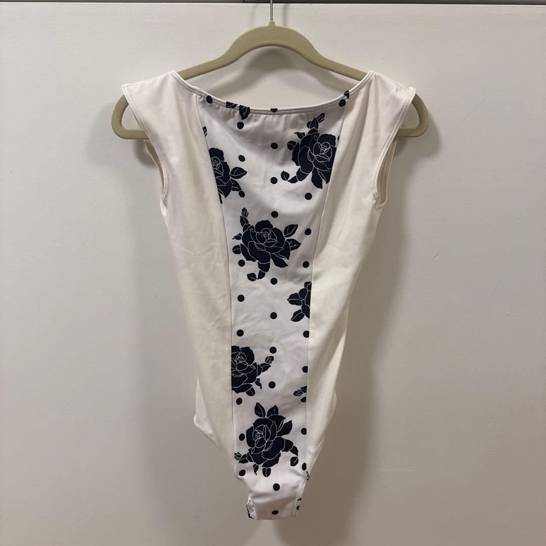 美品　stina レオタード　S