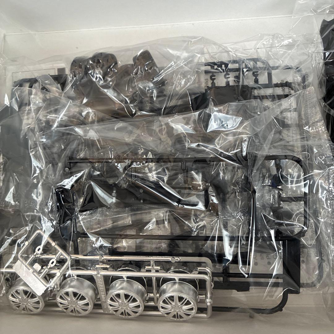 青島CROWN MAJESTA プラモデルキット