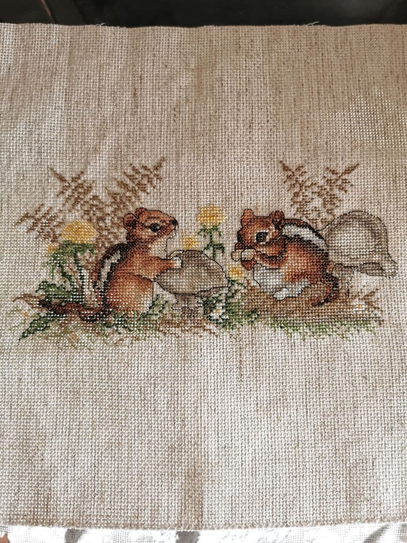 アンティークニードルクロスポイント草原のシマリス麻クロス 蒲公英ドングリ茸リネン