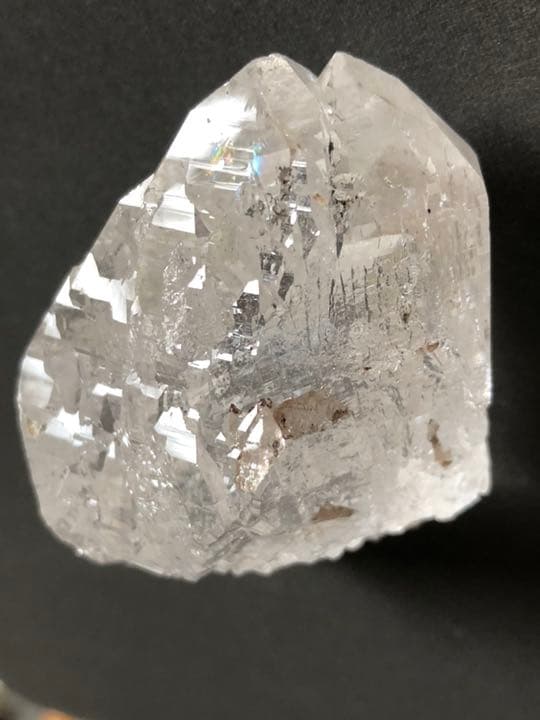 虹入りガーネッシュヒマールカテドラル水晶