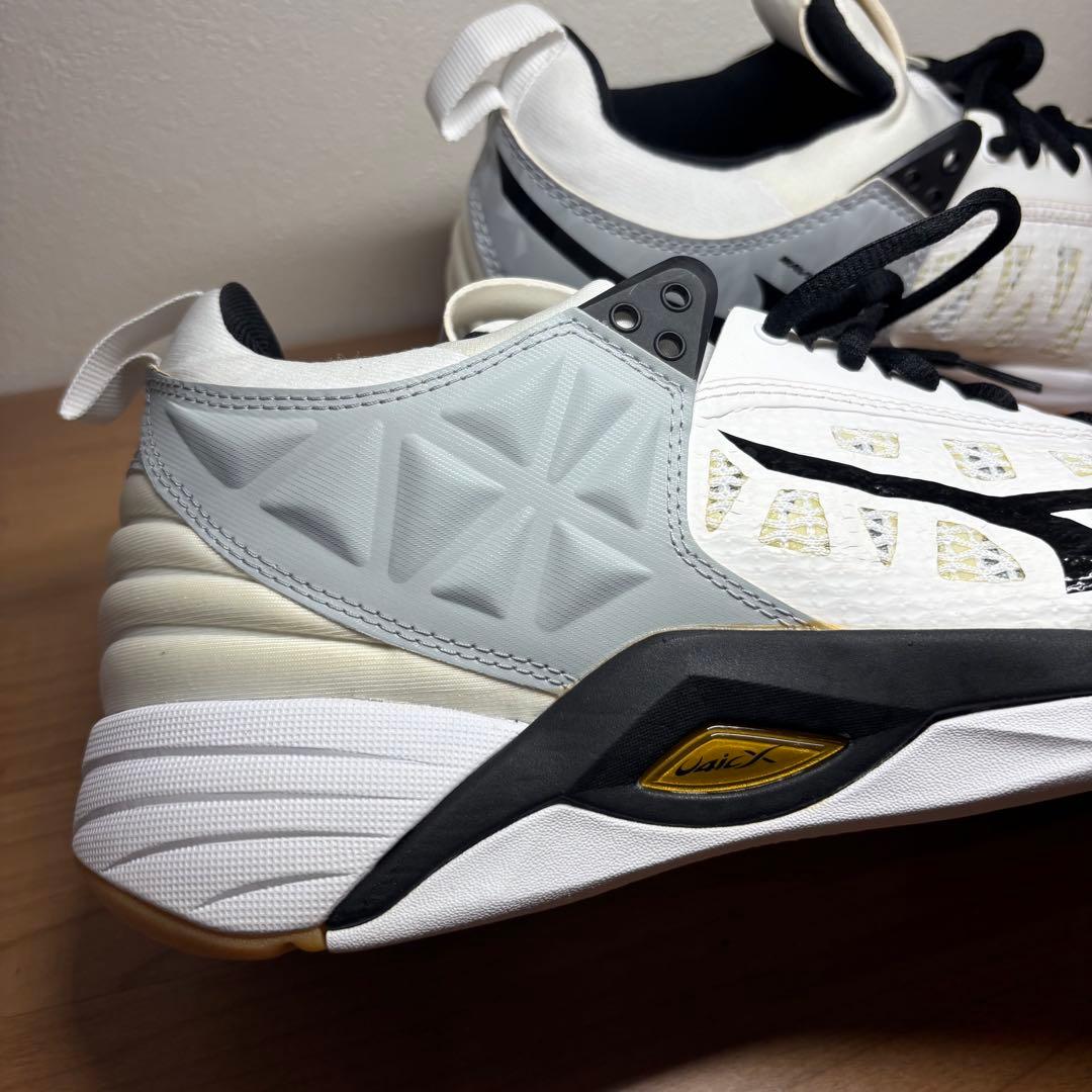 【未使用級】ミズノ　ウエーブモーメンタム エリート　　バレーシューズ　26.5