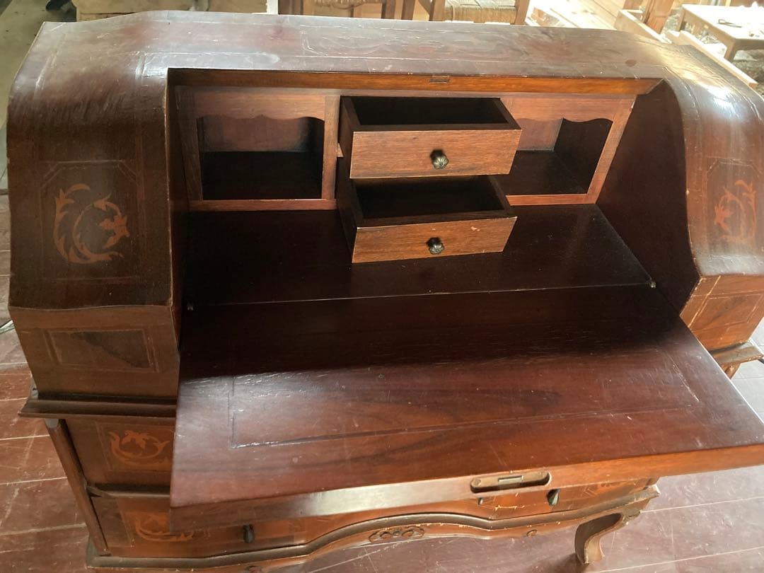 ライティングビューロー　イタリア　アンティーク 猫足　鍵付き