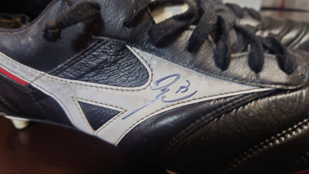 元日本代表　柳沢敦　実使用　サイン入　スパイク　モレリア