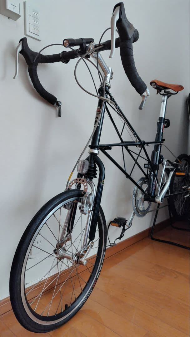 アレックスモールトンのAPB