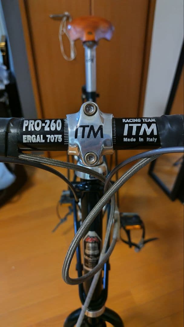 アレックスモールトンのAPB