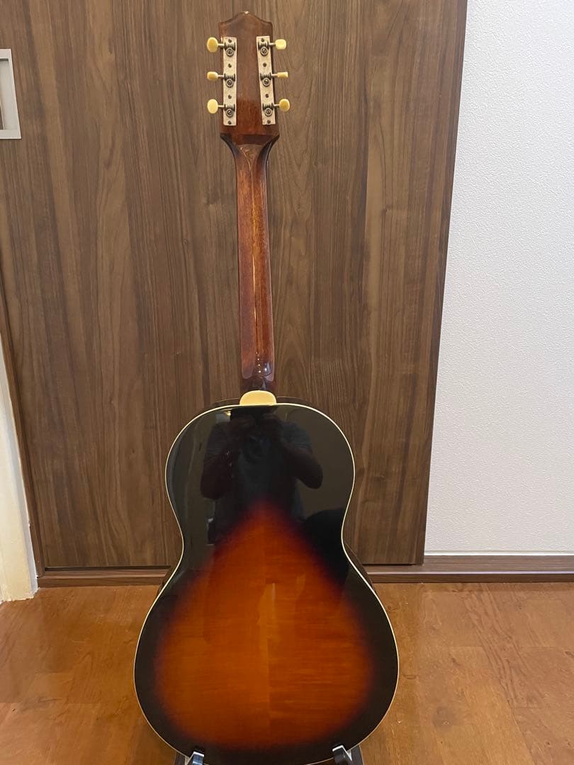 The Loar LO-215-SN (中古)