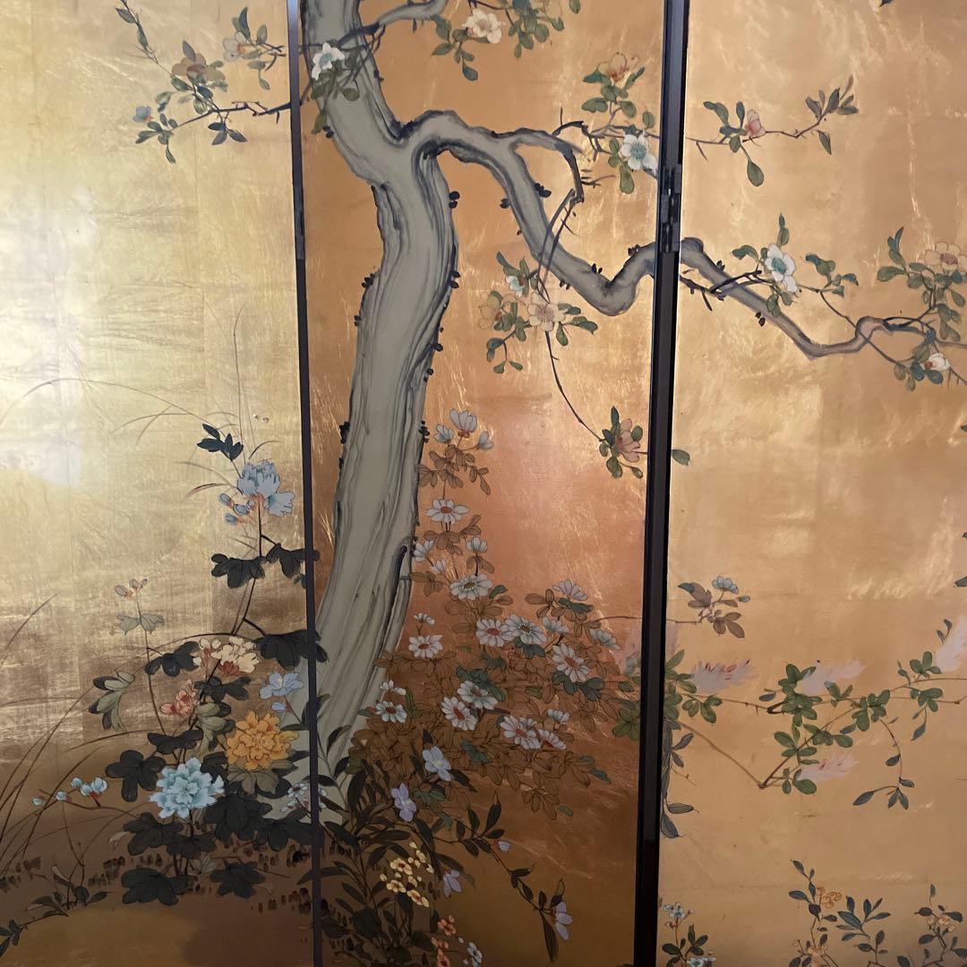 金箔の伝統的な日本の屏風