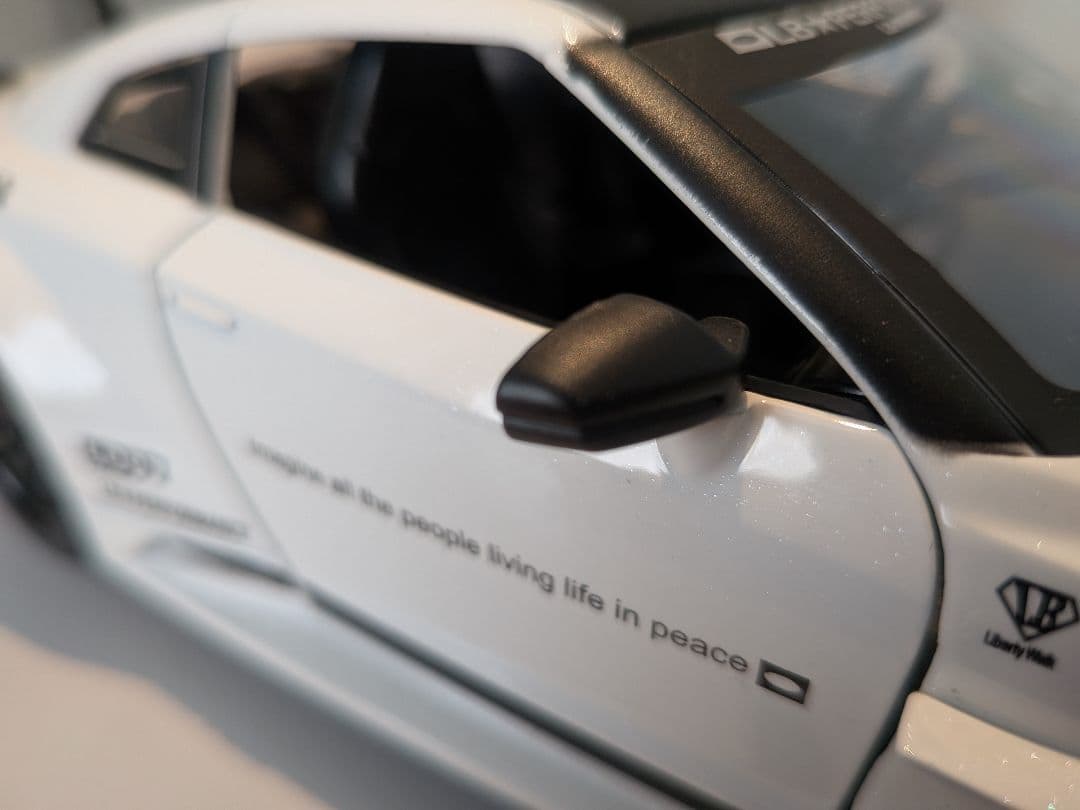 ​LBWK 1/24 R35 GT-R ミニカー フィギュア付 点灯 音 白