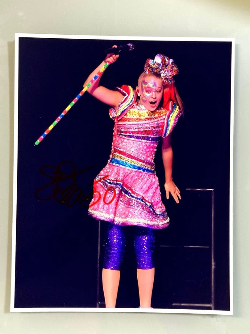 ジョジョシワ直筆サイン入り超大型写真…