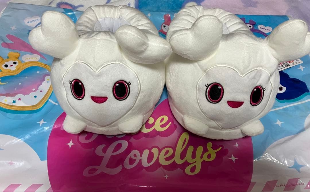 TWICE LOVELYS ぬいぐるみスリッパ コンプリート 全メンバー セット