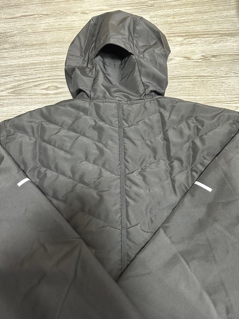 ナイキ ランニングジャケット　中綿ジャケット　メンズM黒　ランニングウェア