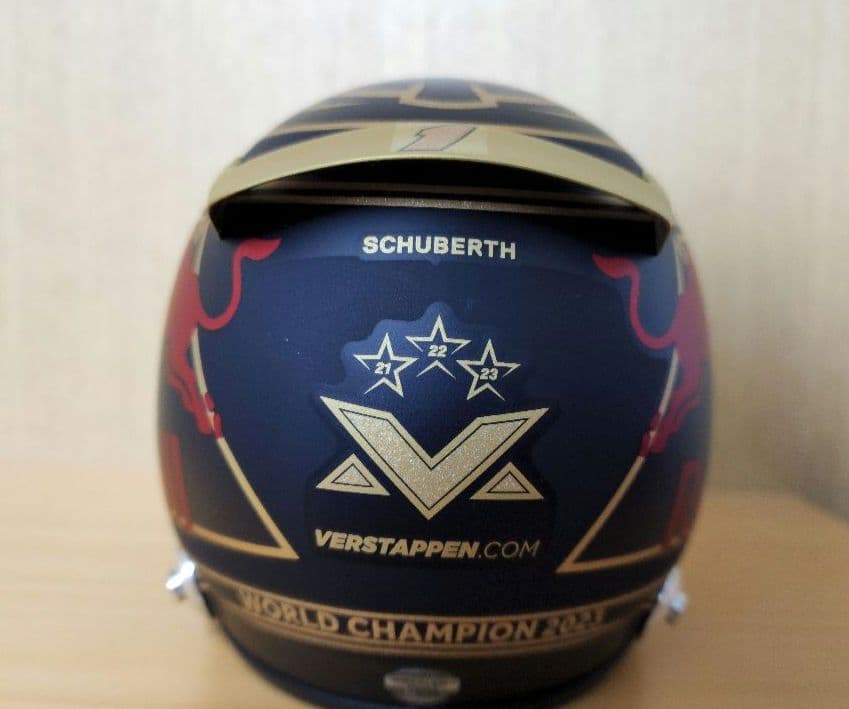M.フェルスタッペン、 1/2ヘルメット 2023年チャンピオン仕様
