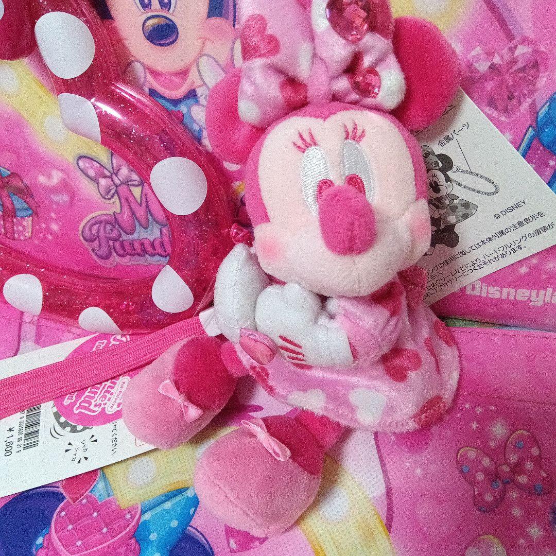 ディズニー　ミニーファンダーランド　ハートフルリング&ぬいぐるみチャーム