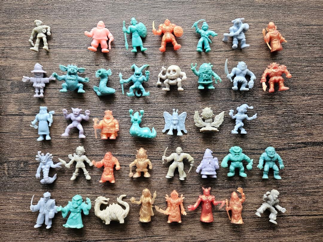 ネクロスの要塞フィギュアセット213体＋魔法チップ1枚　消しゴム大量まとめ