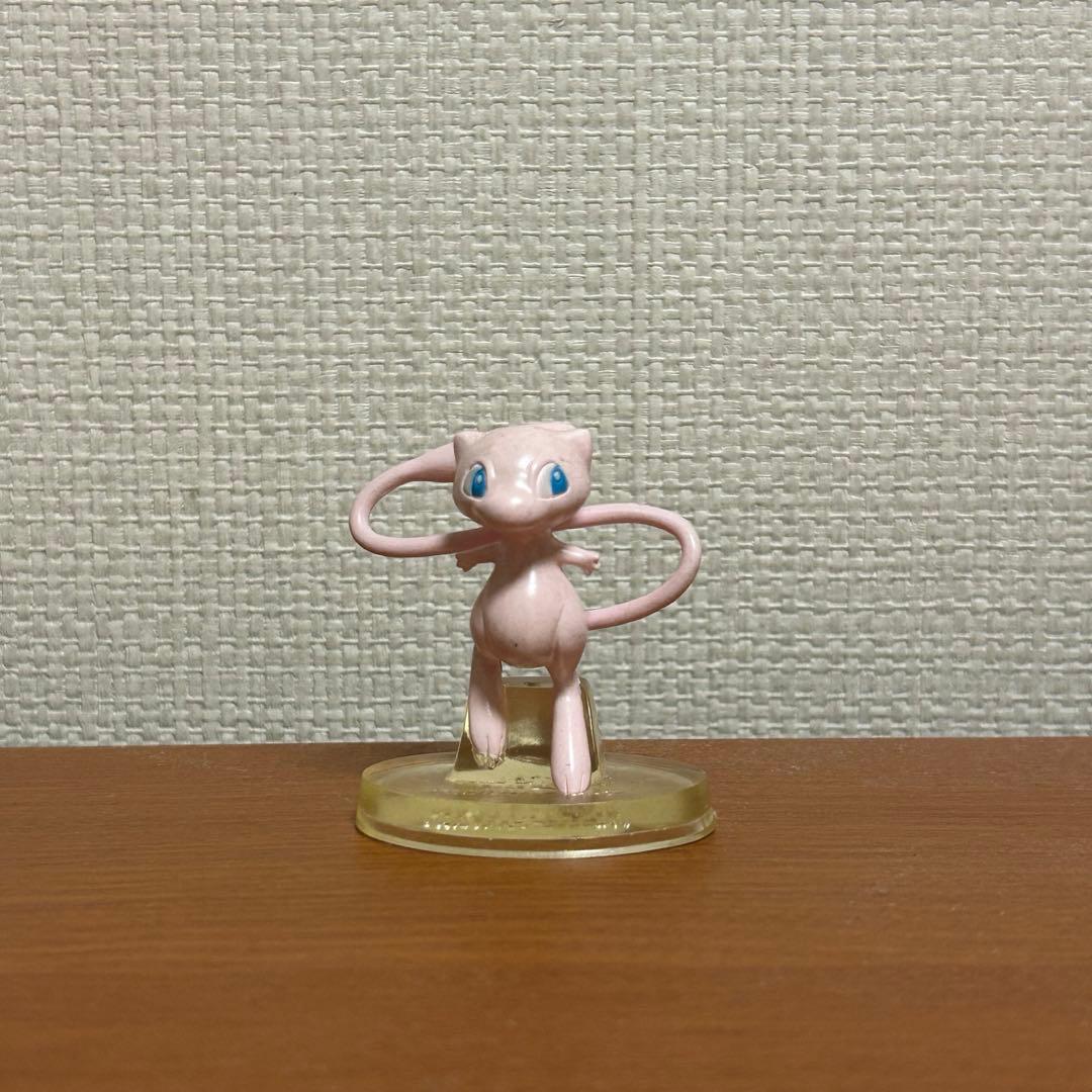 ポケモンモンコレ《ミュウ》台座付き フィギュア