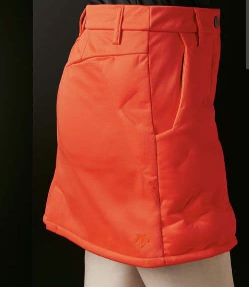 再再再値下げ新品　デサントゴルフ　ダウンスカートМ　定価23100円中綿オレンジ