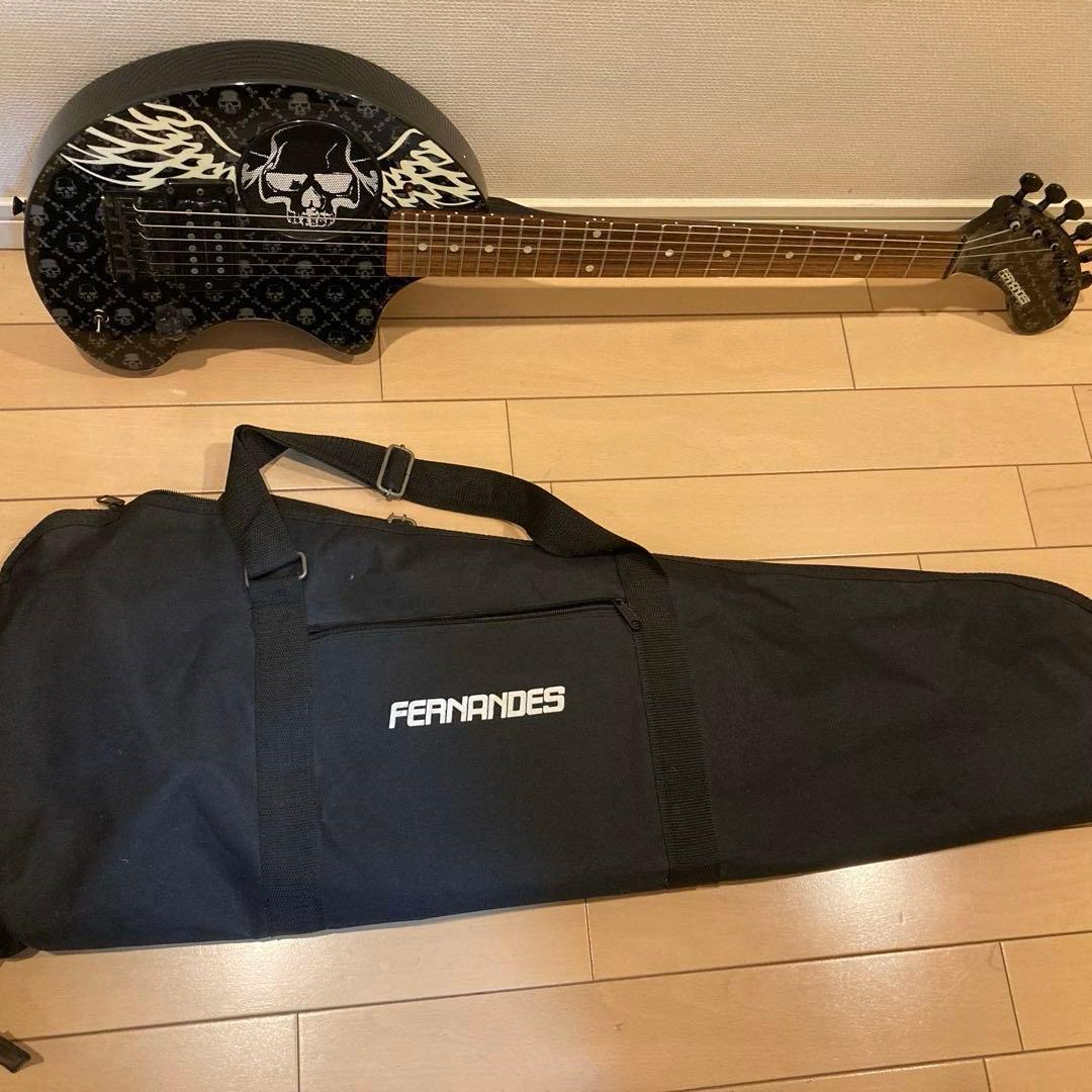 極美品　FERNANDESエレキギター スカルデザイン　専用ケース付