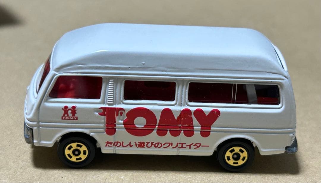 トミカ 日産 キャラバン ハイルーフバン