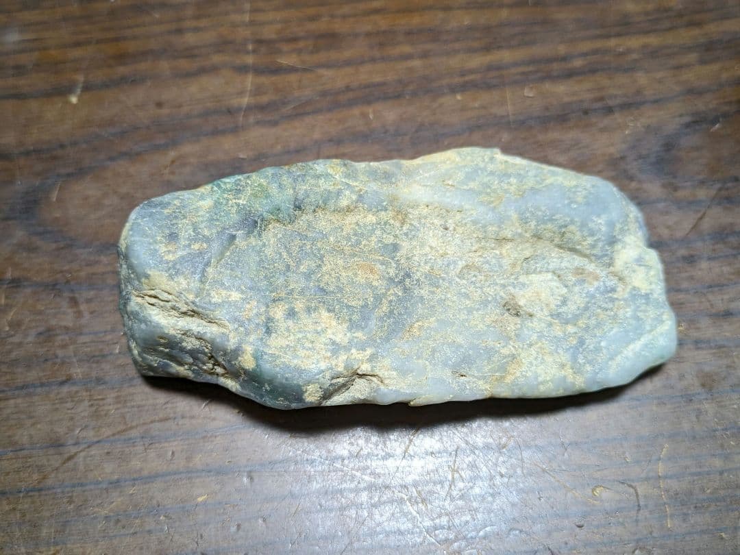 糸魚川翡翠　金山谷　三色