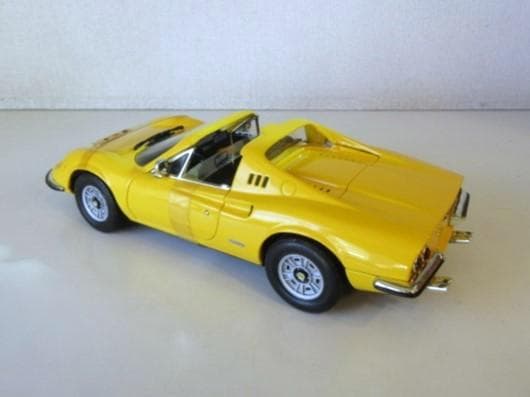 特価 Hot Wheels 1/18 フェラーリ Dino246GTS イエロー