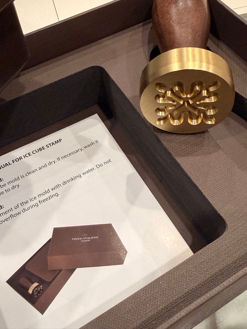 PATEK PHILIPPEイベント限定品 アイスキューブスタンプとカタログ