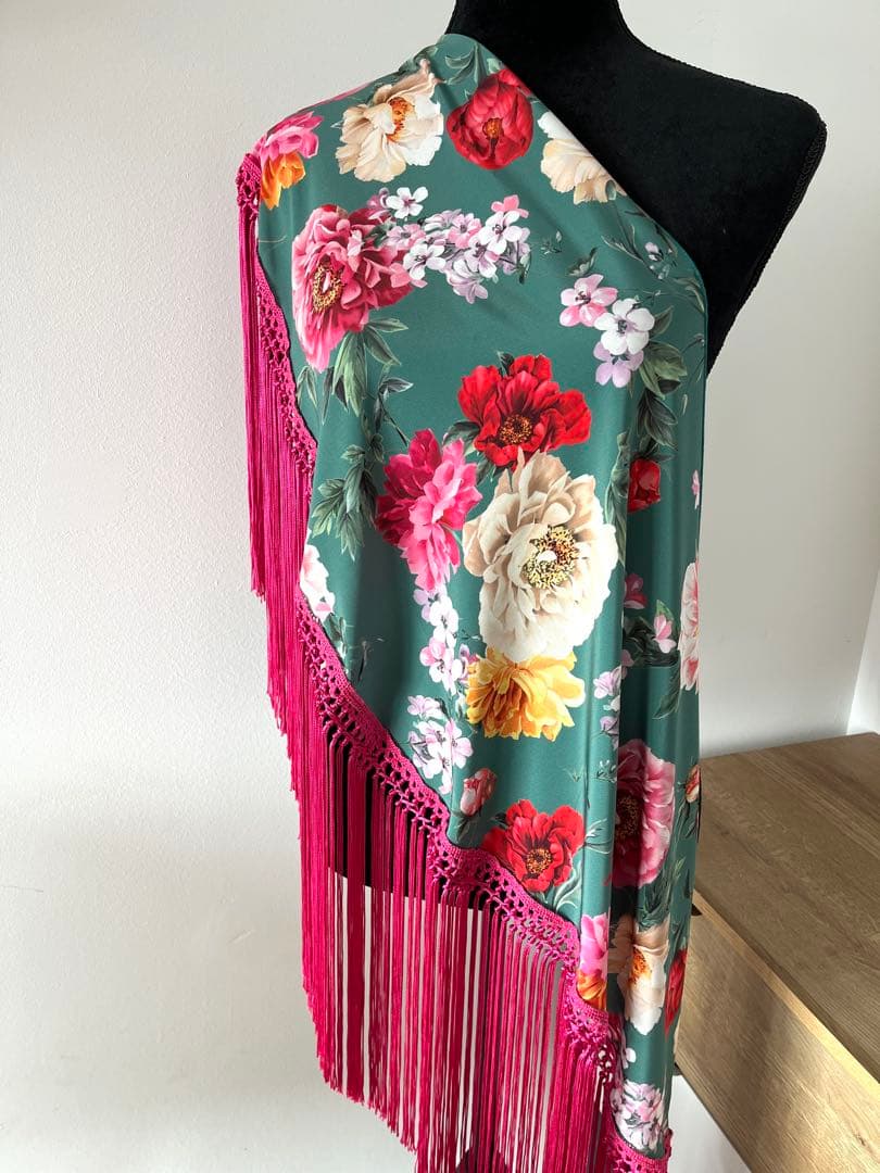 フラメンコ　マントンシージョ　グリーンxカラフル花柄　フクシアピンクフレコ