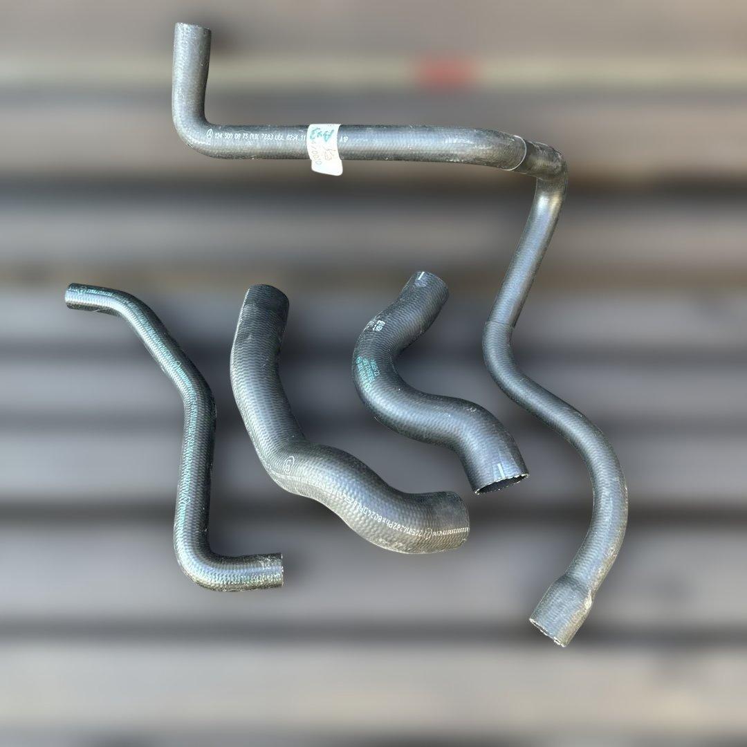 メルセデスベンツ部品　多分w124の500Ｅ用のホース類一式４点セット　未使用品