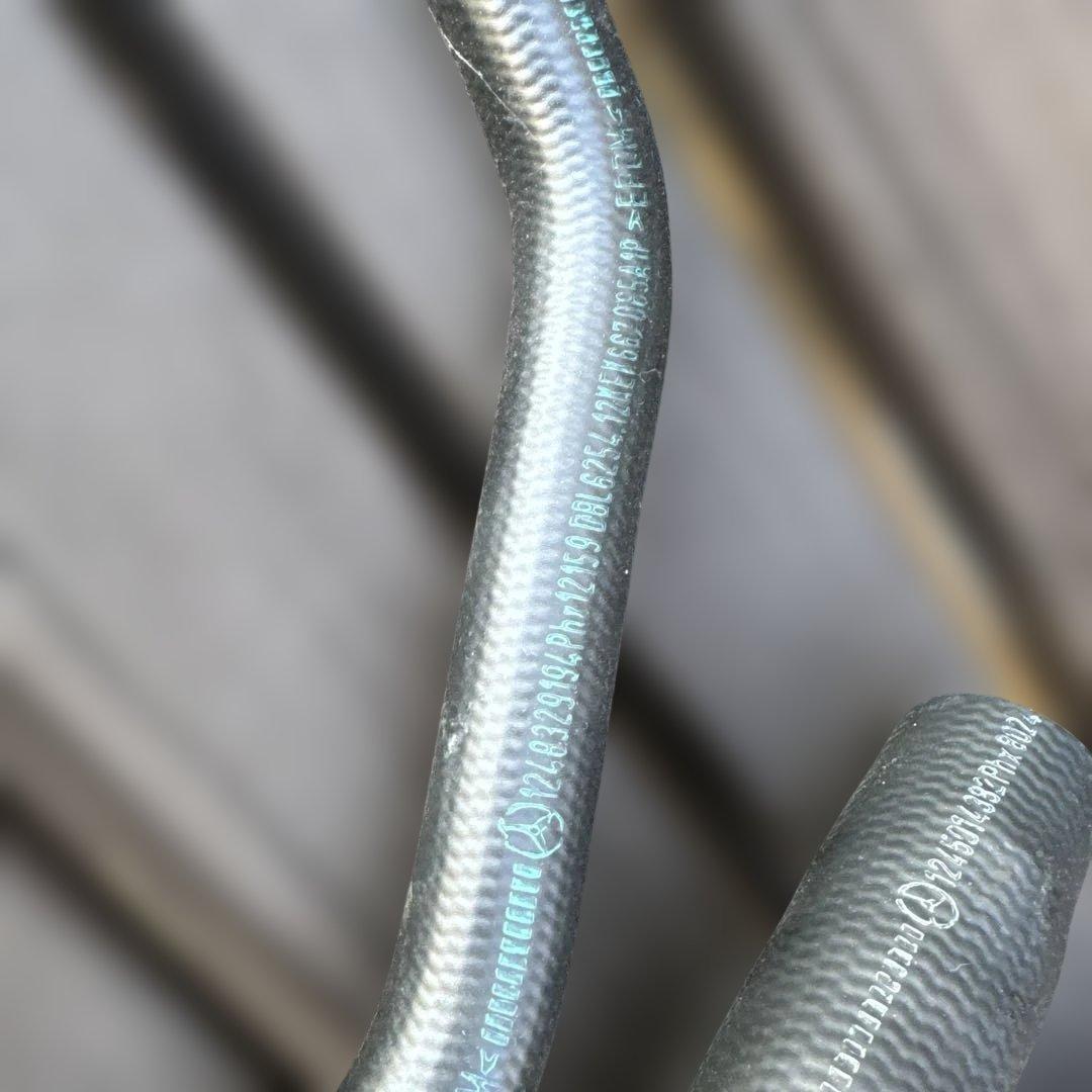 メルセデスベンツ部品　多分w124の500Ｅ用のホース類一式４点セット　未使用品