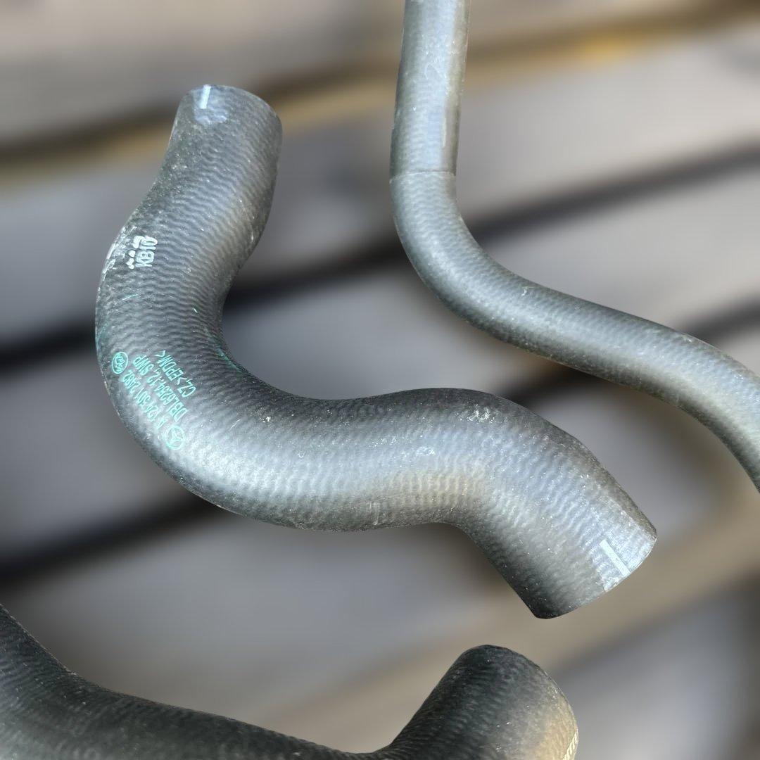 メルセデスベンツ部品　多分w124の500Ｅ用のホース類一式４点セット　未使用品