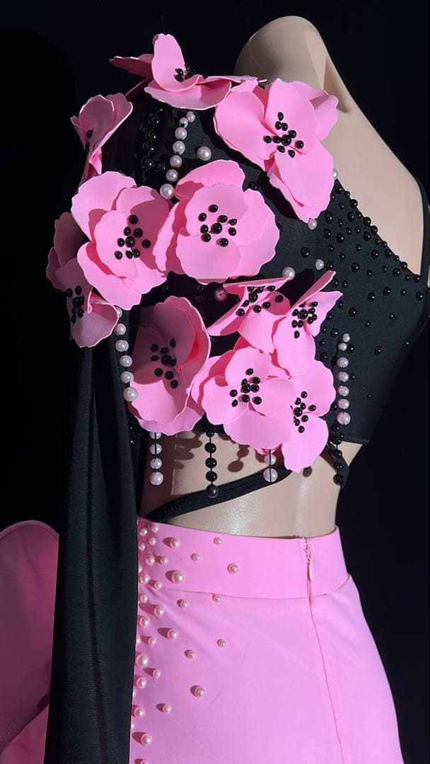社交ダンス衣装 ピンクと黒 フラワー装飾