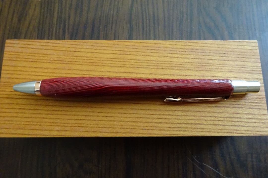 ウッドペンクラフト P01ボールペン　屋久杉・浮造り国産漆「紅燐」