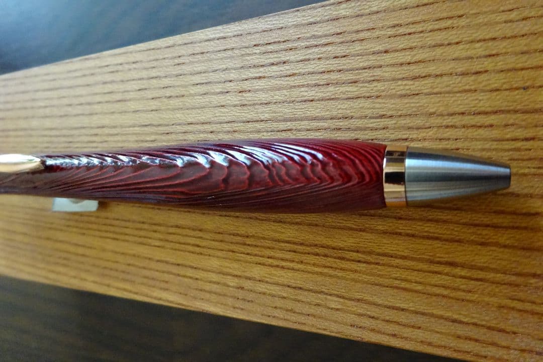 ウッドペンクラフト P01ボールペン　屋久杉・浮造り国産漆「紅燐」