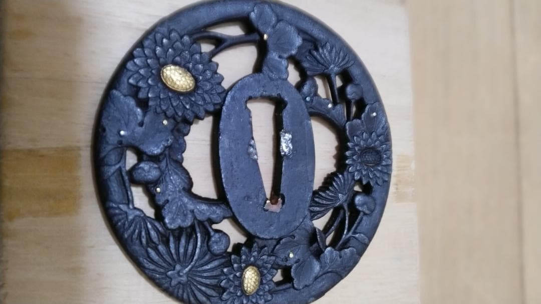 鐔　菊花透かし