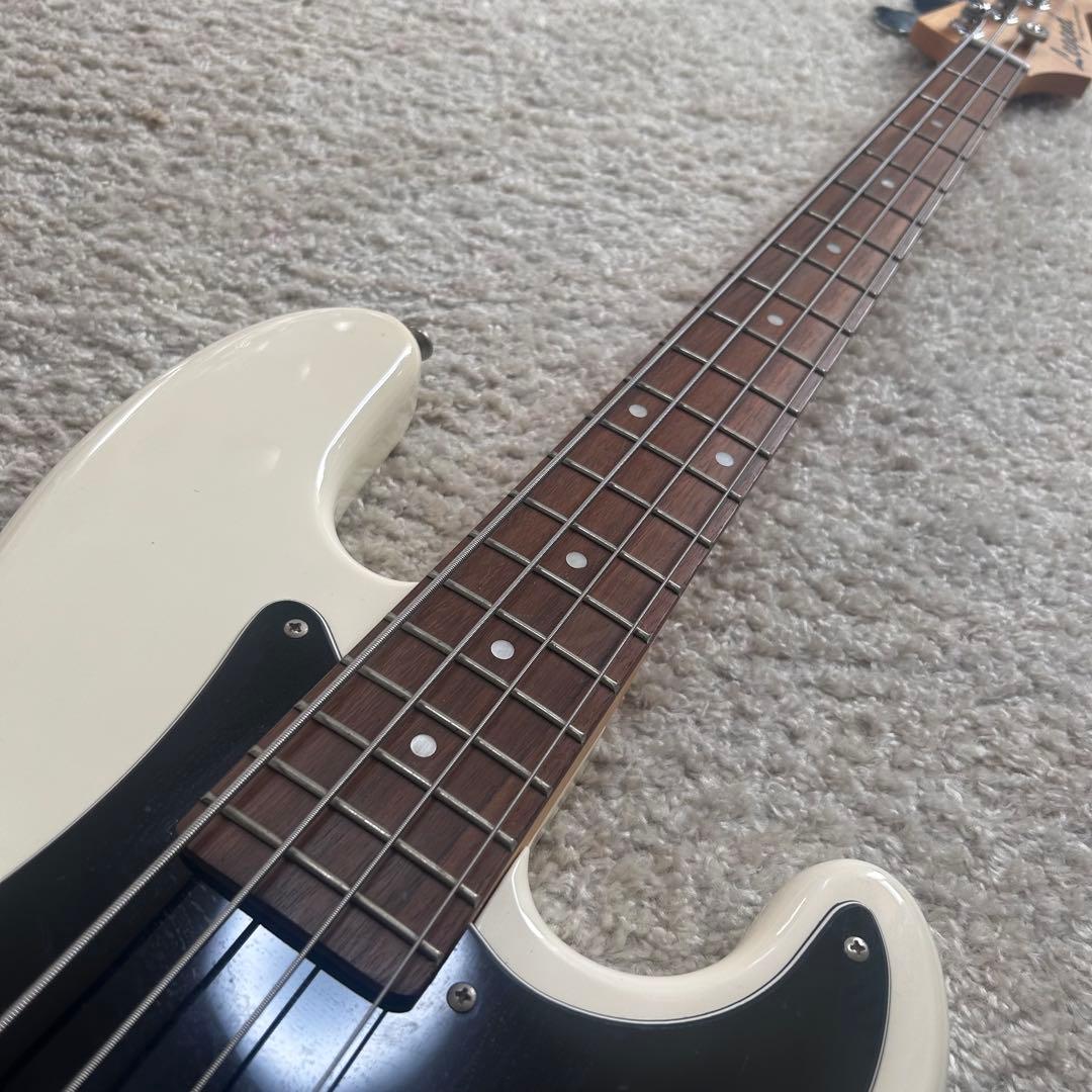 Legend レジェンド　ジャズベースタイプ エレキベース　ホワイト　ケース付き