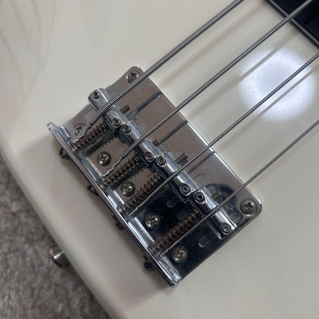 Legend レジェンド　ジャズベースタイプ エレキベース　ホワイト　ケース付き