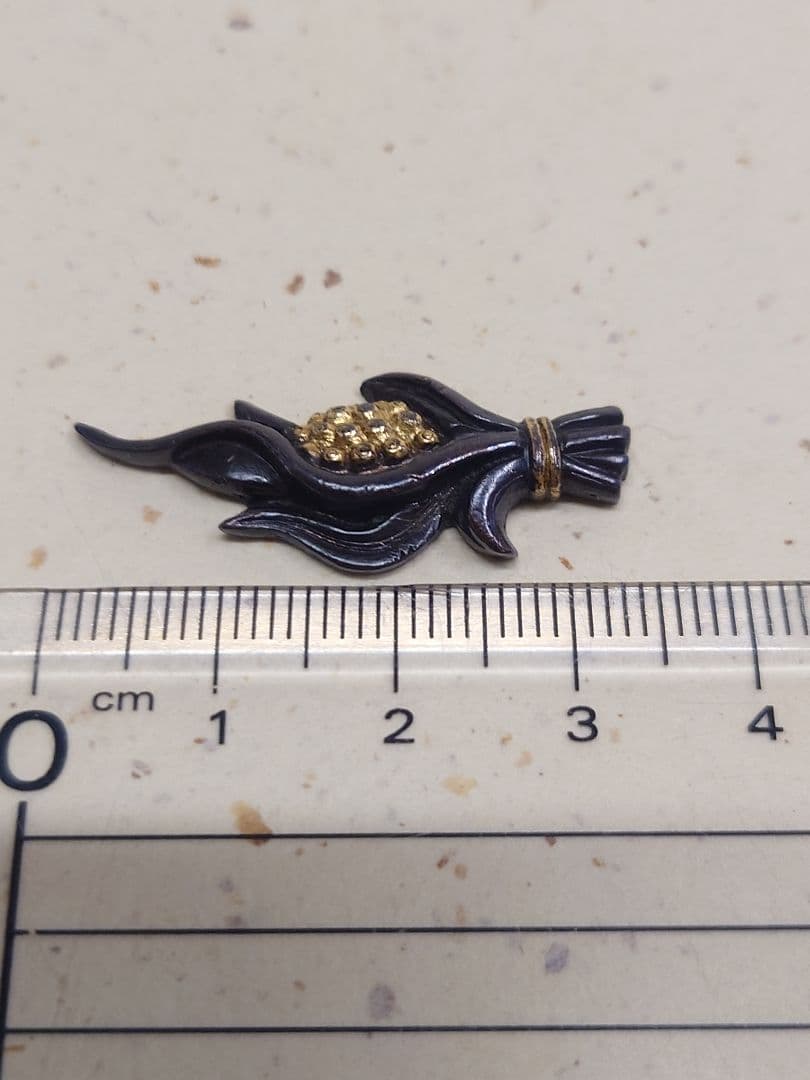 目貫、赤銅地、植物図