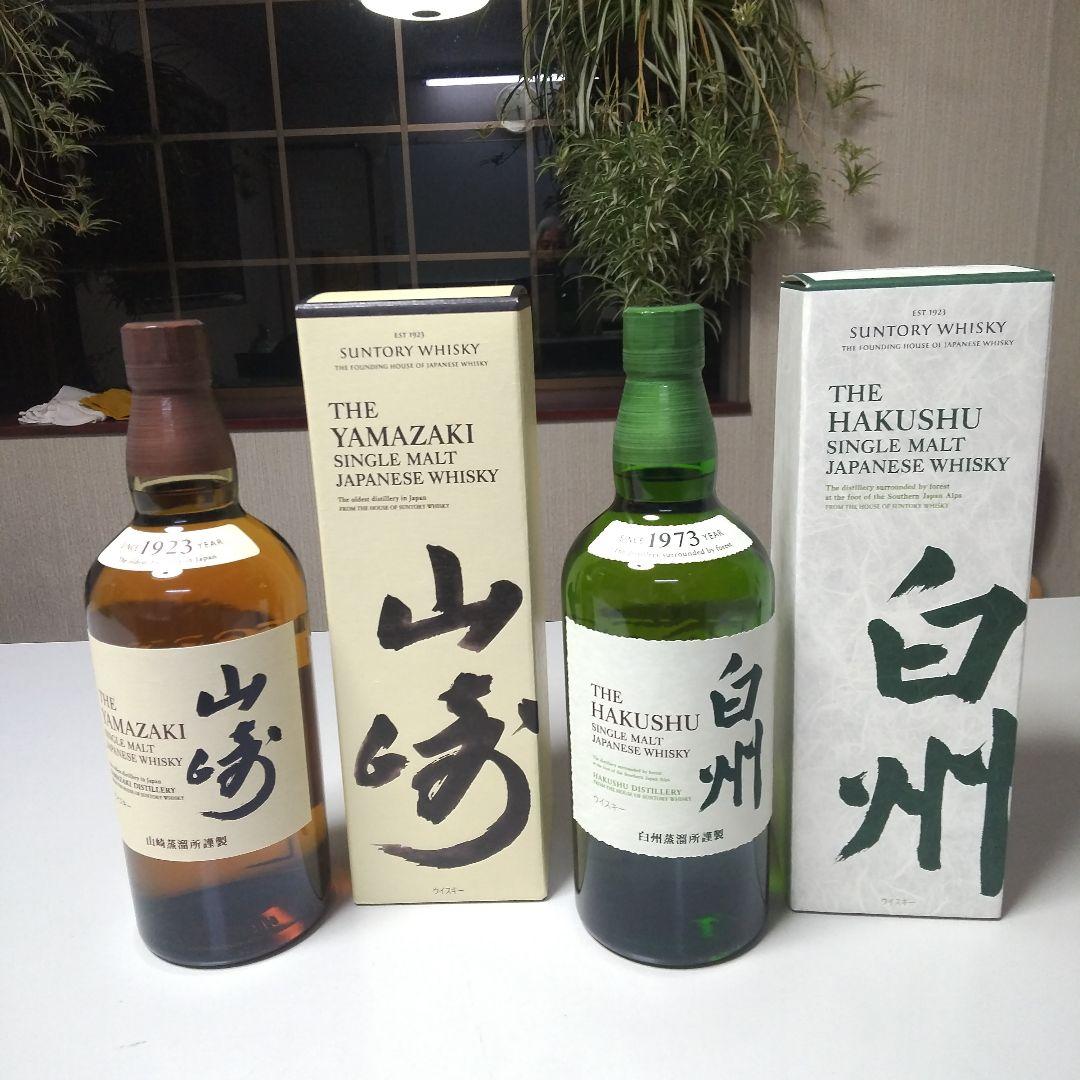 サントリー山崎、白州、それぞれ700ml.