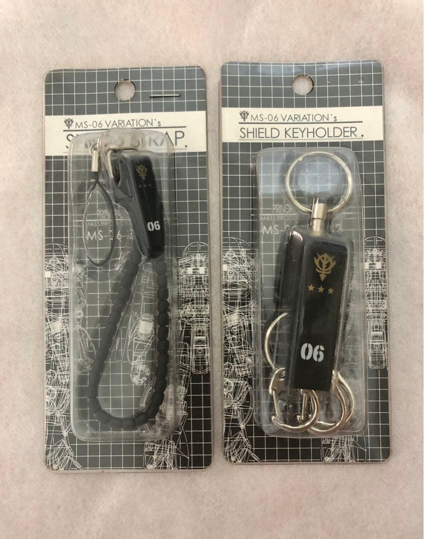 機動戦士ガンダム　携帯ストラップ MS-06 シールドバージョンキーホルダー　黒