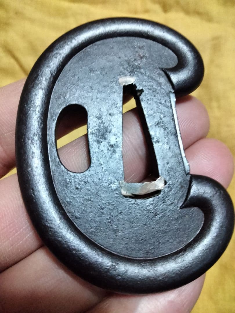 ♦最終価格♦　鉄鍔　鐔　(武州住正恒　変わり形鍔)　江戸時代　合わせ箱付き