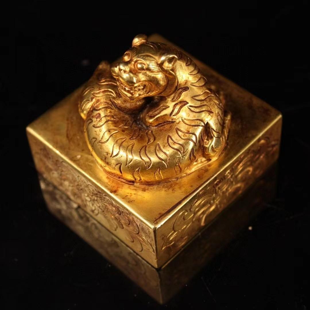 中国古美術・旧蔵錾花鎏金工芸の虎印鑑・純銅・高浮彫・置物・書道具・文房具・風水