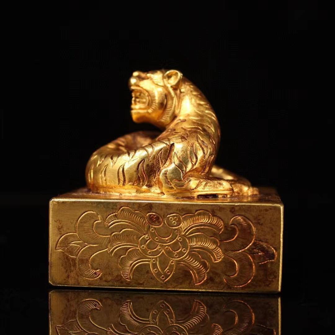 中国古美術・旧蔵錾花鎏金工芸の虎印鑑・純銅・高浮彫・置物・書道具・文房具・風水