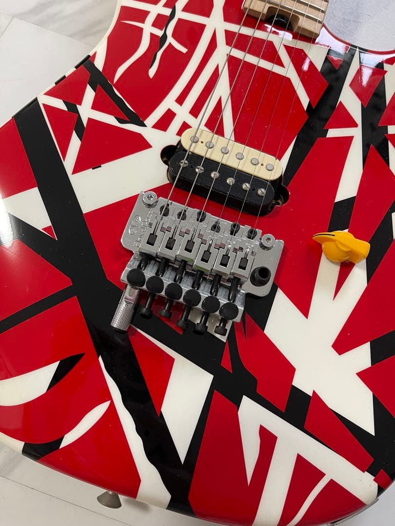 ギター EVHStriped Series Red with Black Stripes