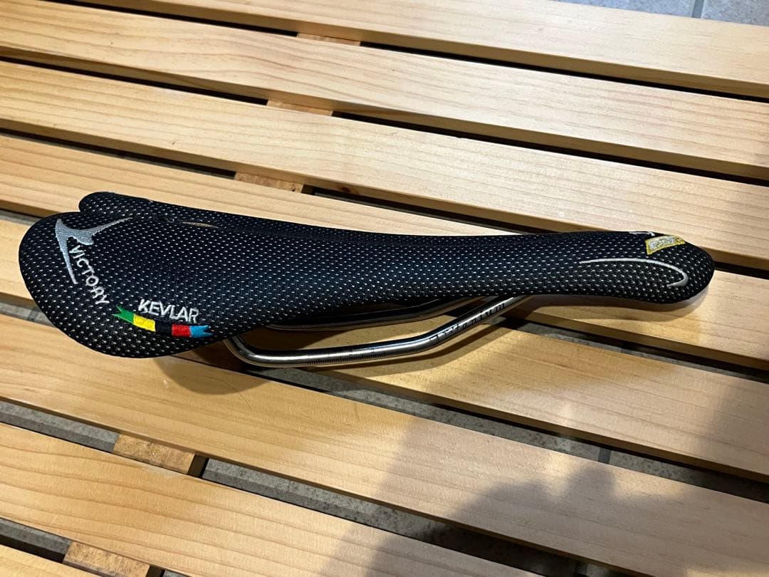 セラサクセス　SELLE SUCCESS ロードバイク　ピスト　軽量サドル