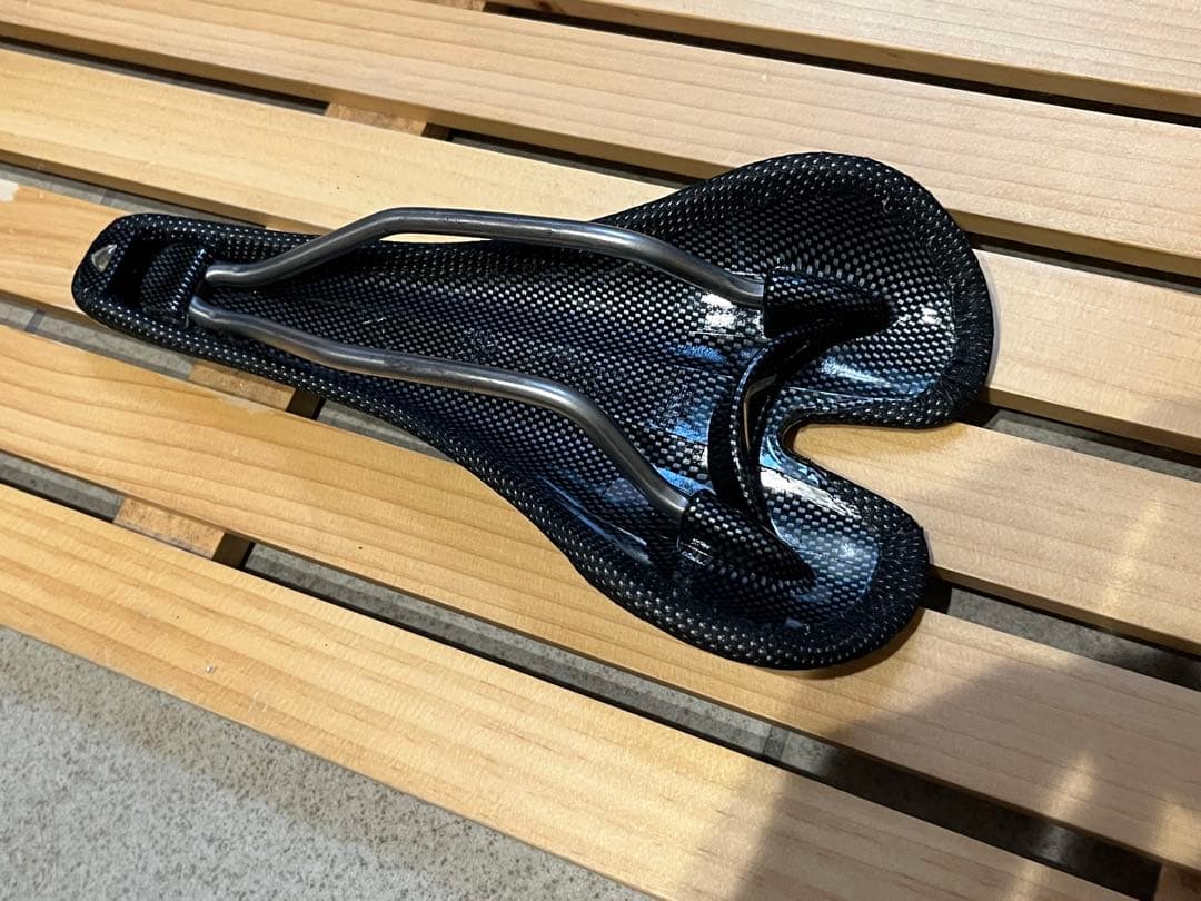 セラサクセス　SELLE SUCCESS ロードバイク　ピスト　軽量サドル