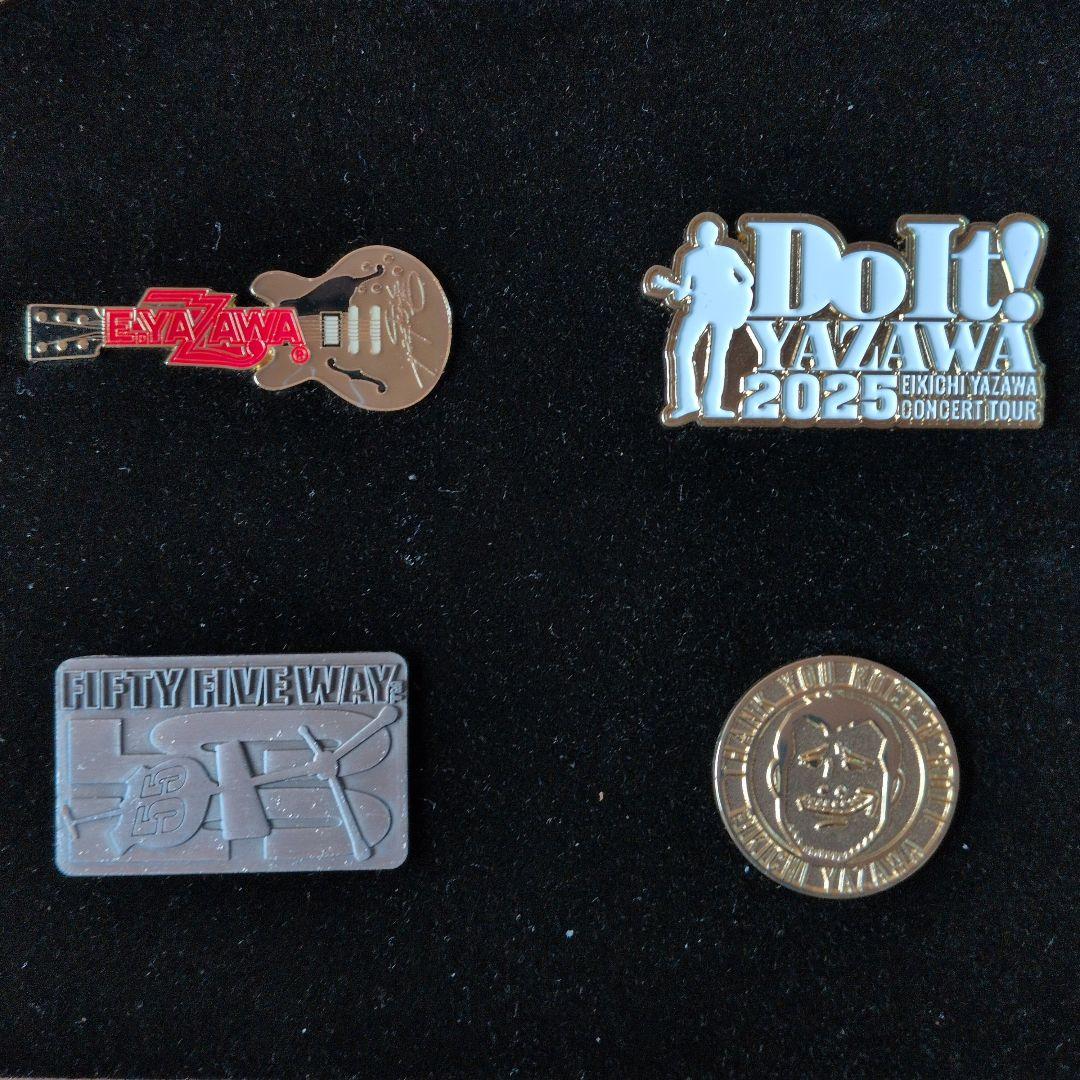 矢沢永吉さん　ピンバッチ１８個　ケ−ス入り 未使用に近い