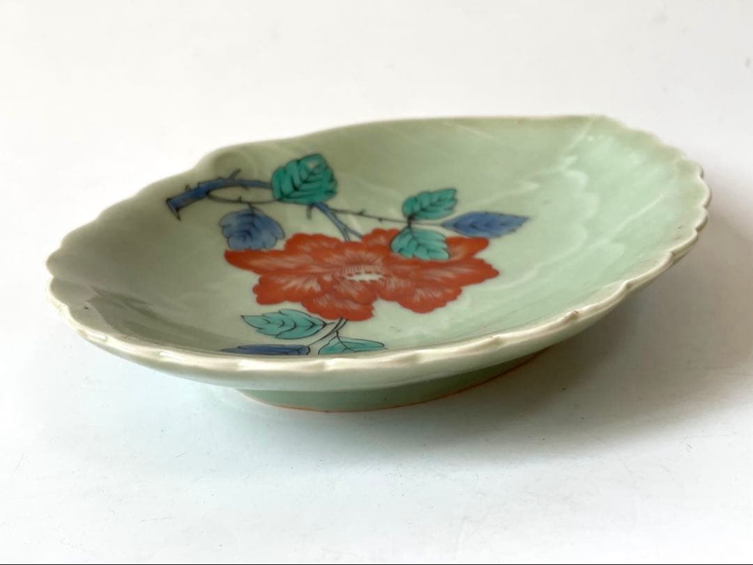 骨董　アンティーク　柿右衛門青磁色絵牡丹文変形皿　向付　皿　柿右衛門