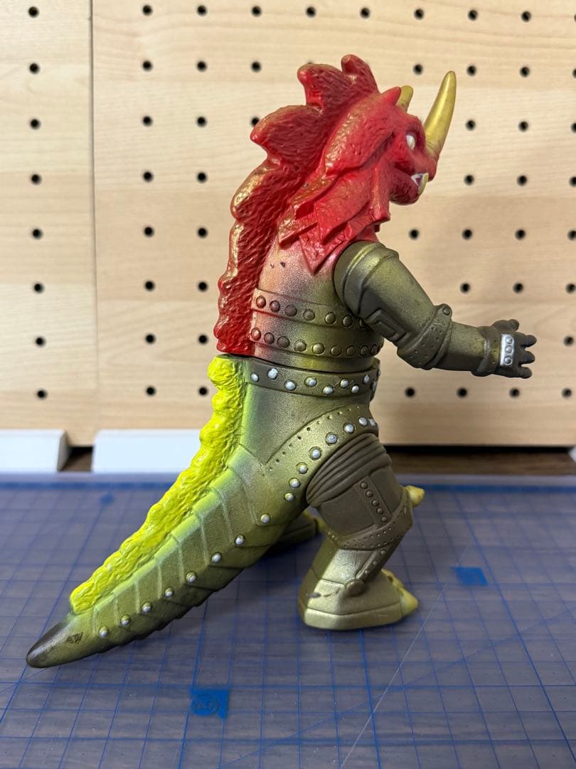 パチ 怪獣 ソフビ　メガゾラン