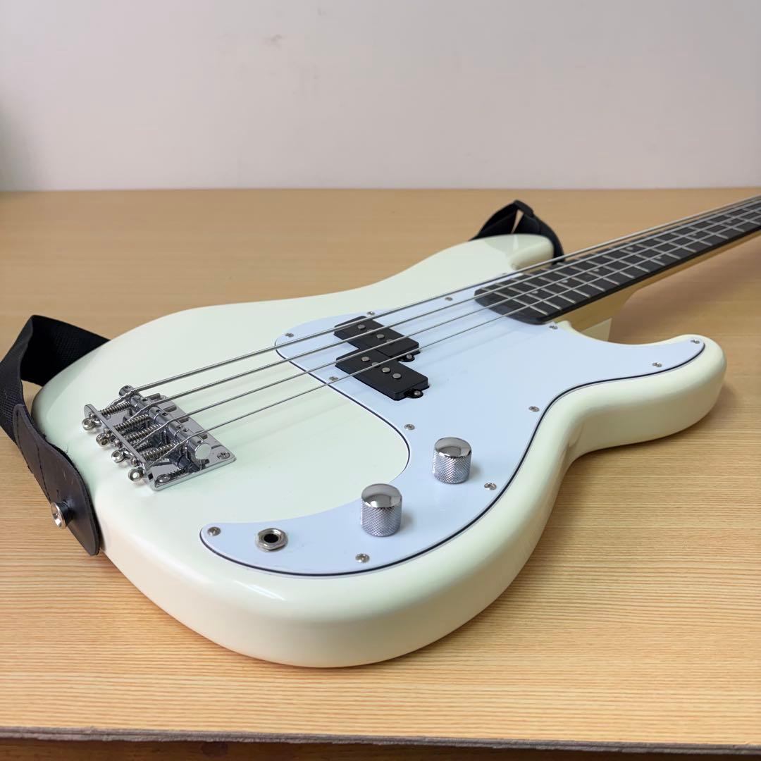 SELDER エレキベース ホワイト