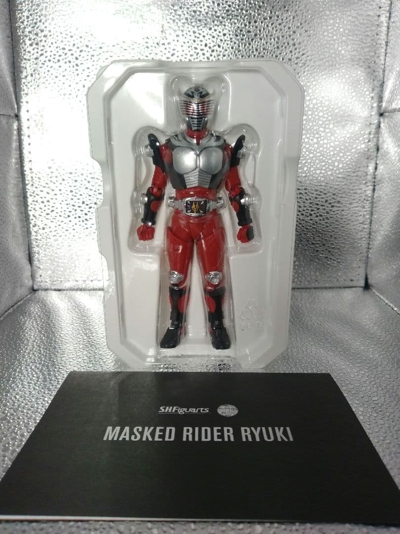 SH Figuarts　真骨彫 仮面ライダー龍騎