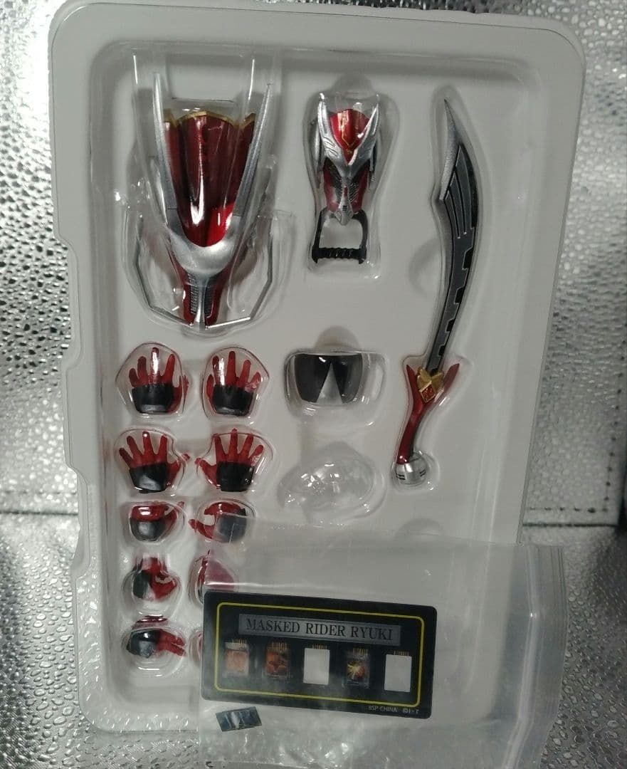 SH Figuarts　真骨彫 仮面ライダー龍騎